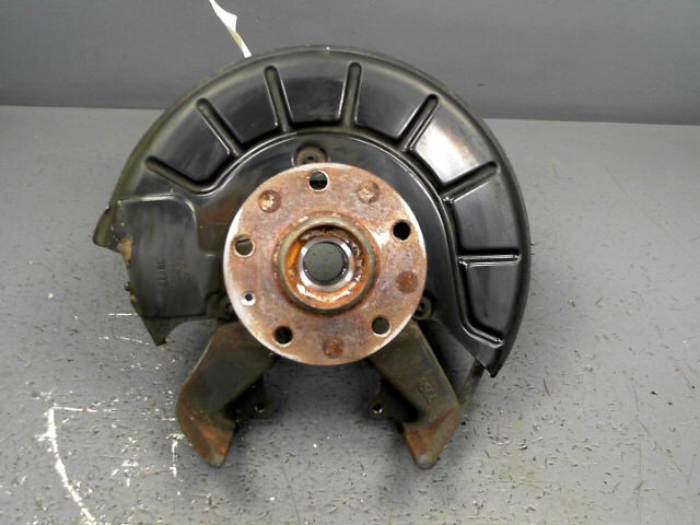 Fusee avant droit VOLKSWAGEN GOLF 1.6 TDi 105 FAP CR Trend Diesel - 1