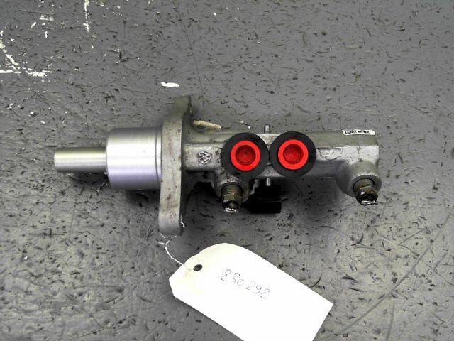 Maitre cylindre (freinage) VOLKSWAGEN GOLF 1.6 TDi 105 FAP CR Trend Diesel - 1