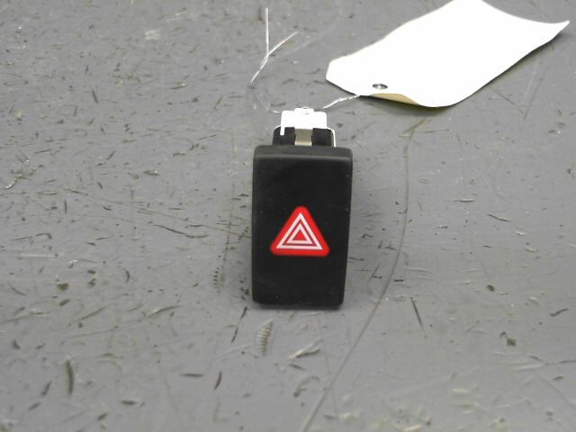 Bouton de warning VOLKSWAGEN GOLF 1.6 TDi 105 FAP CR Trend Diesel - 1