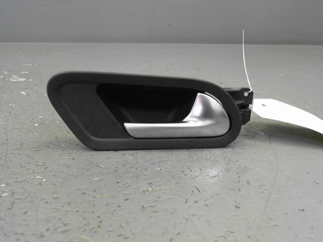 Poignee interieur avant droit VOLKSWAGEN SCIROCCO Essence - 1