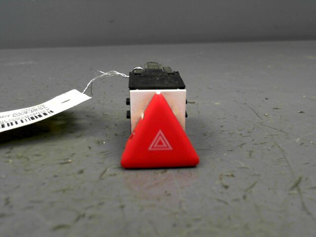 Bouton de warning VOLKSWAGEN SCIROCCO Essence - 1