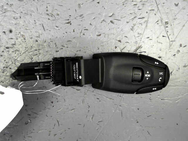 Commande autoradio PEUGEOT 5008 2.0 HDi 150ch FAP Premium 7 Places Diesel - 1