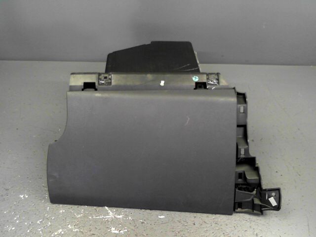 Boite a gants PEUGEOT 508 1.6 e-HDi 112 FAP FÃ©line Bmp6 Diesel - 1