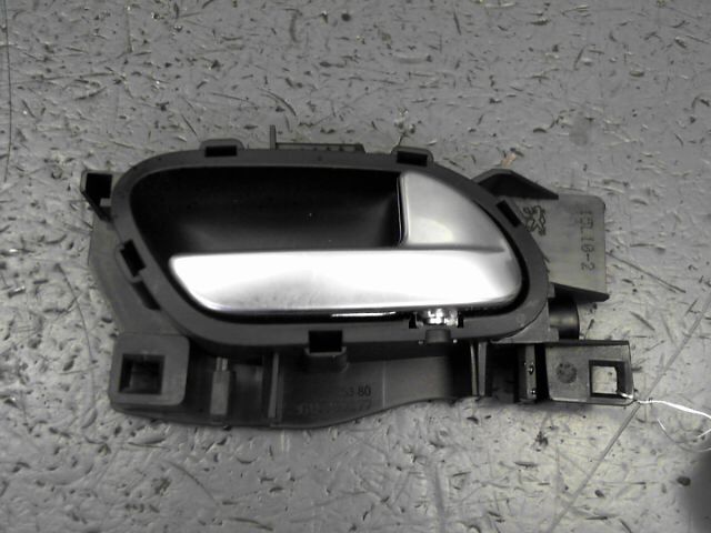 Poignee interieur avant droit PEUGEOT 508 1.6 e-HDi 112 FAP FÃ©line Bmp6 Diesel - 1