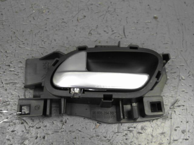 Poignee interieur avant gauche PEUGEOT 508 1.6 e-HDi 112 FAP FÃ©line Bmp6 Diesel - 1