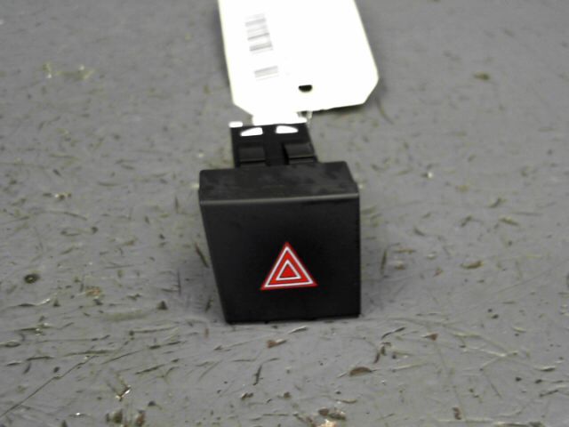 Bouton de warning PEUGEOT 508 1.6 e-HDi 112 FAP FÃ©line Bmp6 Diesel - 1
