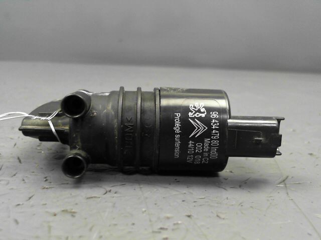 Pompe lave glace avant PEUGEOT 3008 1.6 e-HDi 112ch Active BMP6 Diesel - 1