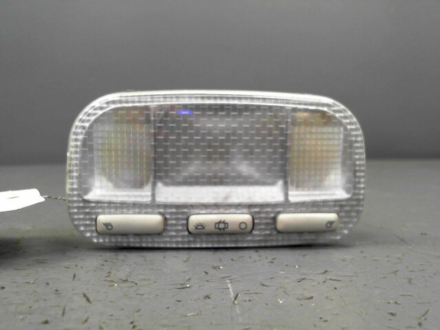 Eclairage de plafonnier PEUGEOT 3008 1.6 e-HDi 112ch Active BMP6 Diesel - 1