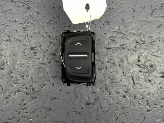Interrupteur de leve vitre avant droit DACIA SANDERO 0.9 Tce 90ch Stepway Prestige Essence - 1