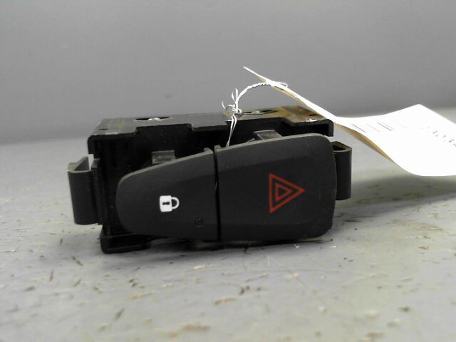 Bouton de warning DACIA SANDERO 0.9 Tce 90ch Stepway Prestige Essence - 1