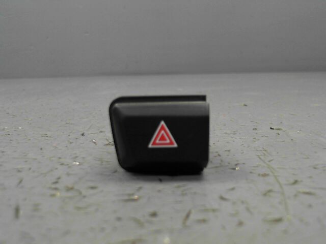 Bouton de warning PEUGEOT 208 1.2 Puretech 82ch Urban Soul Essence - 1