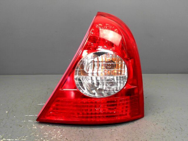 Feu arriere principal droit (feux) RENAULT CLIO Expression 1.4 16v Essence - 1