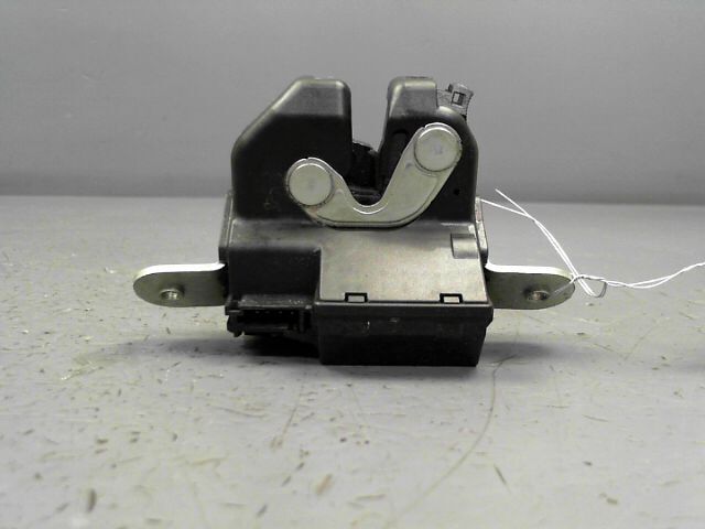 Serrure de coffre OPEL CORSA 1.2 Twinport 85ch Edition Essence - 1