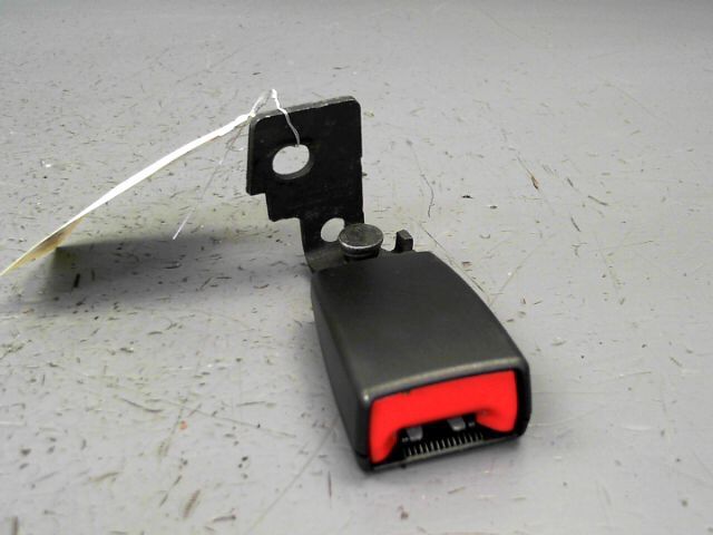 Attache ceinture arriere gauche OPEL CORSA 1.2 Twinport 85ch Edition Essence - 1