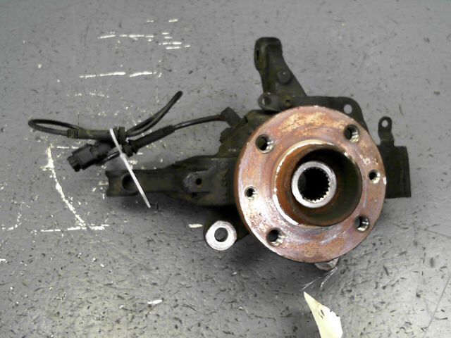 Fusee avant gauche RENAULT CLIO Diesel - 1
