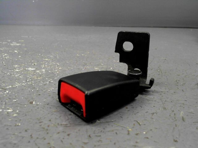 Attache ceinture arriere gauche OPEL CORSA Diesel - 1