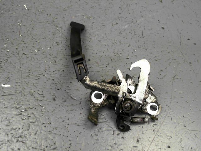 Serrure de capot PEUGEOT 3008 1.6 HDi 110 FAP Premium Diesel - 1