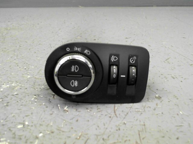 Commande de phare OPEL CORSA 1.3 CTDi 75 FAP Edition Diesel - 1