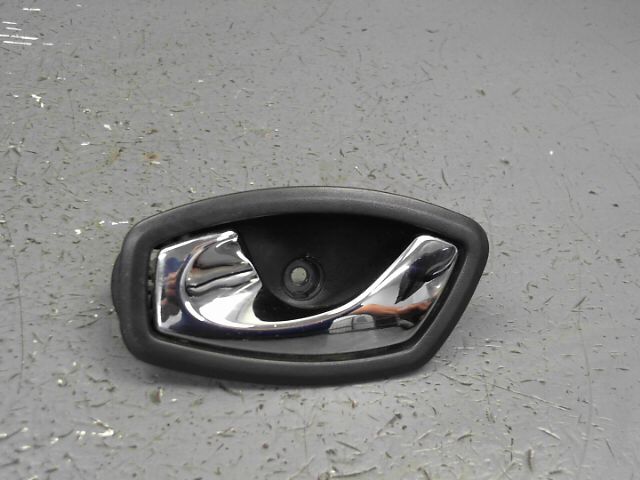 Poignee interieur arriere gauche RENAULT MEGANE 1.5 dCi 110ch FAP  Energy Dynamique Diesel - 1