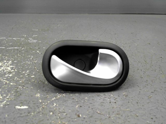 Poignee interieur arriere droit RENAULT MEGANE Authentique 1.5 dCi 85ch Diesel - 1