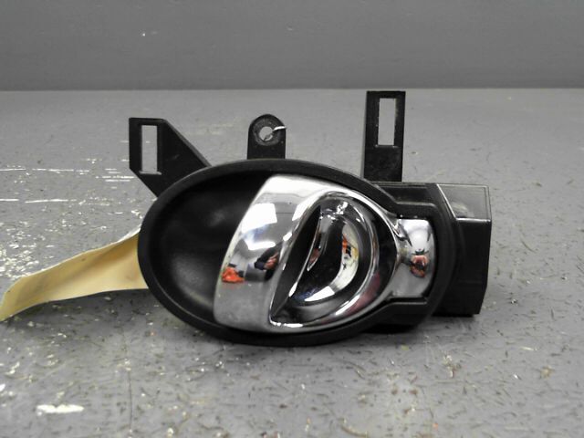 Poignee interieur avant gauche NISSAN JUKE 1.2i DIG-T 115ch N-Tec Essence - 1