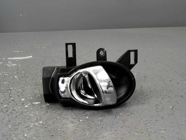 Poignee interieur arriere droit NISSAN JUKE 1.2i DIG-T 115ch N-Tec Essence - 1