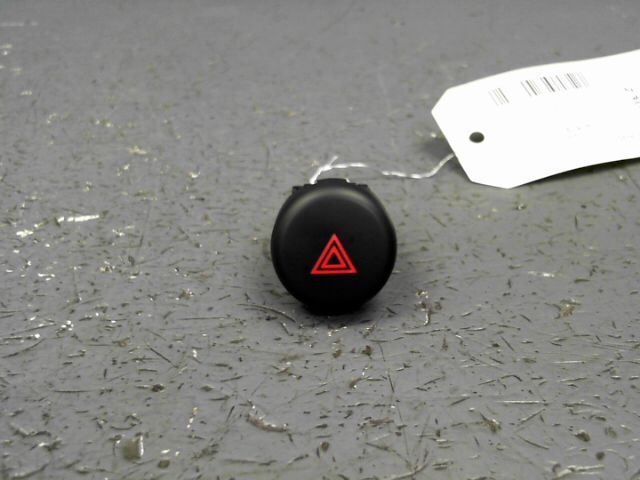 Bouton de warning NISSAN JUKE 1.2i DIG-T 115ch N-Tec Essence - 1