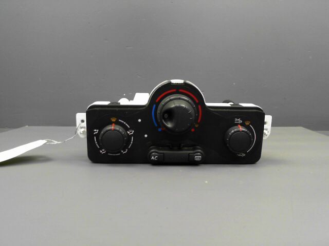 Commande chauffage RENAULT CLIO 1.5dCi 85ch eco2 Expression Diesel - 1