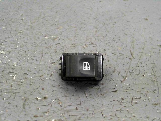 Interrupteur de leve vitre avant droit RENAULT SCENIC 1.5 dCi 110ch FAP Exception  7places Diesel - 1