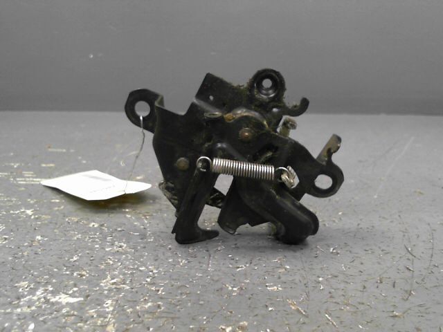 Serrure de capot TOYOTA YARIS Essence - 1