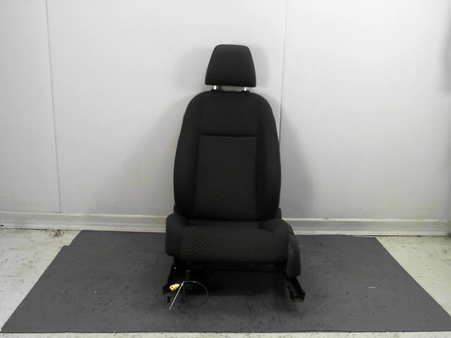 Siege avant gauche VOLKSWAGEN GOLF 1.6 TDi 105 FAP CR Trend Diesel - 1