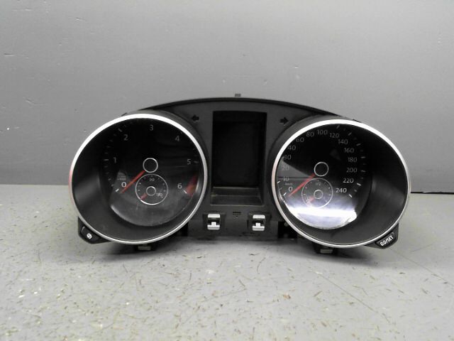 Compteur VOLKSWAGEN GOLF 1.6 TDi 105 FAP CR Trend Diesel - 1