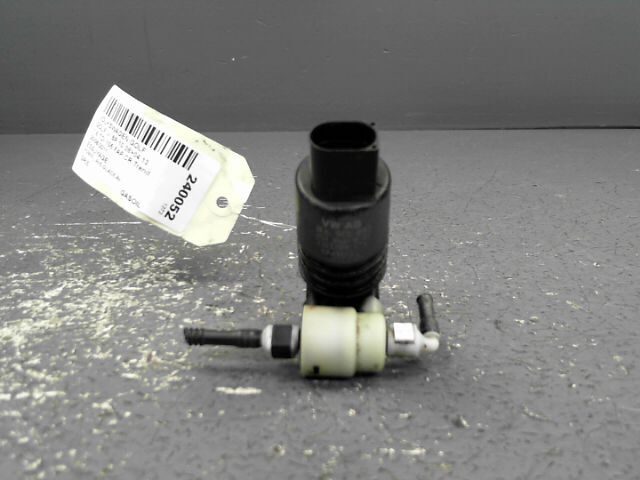 Pompe lave glace avant VOLKSWAGEN GOLF 1.6 TDi 105 FAP CR Trend Diesel - 1