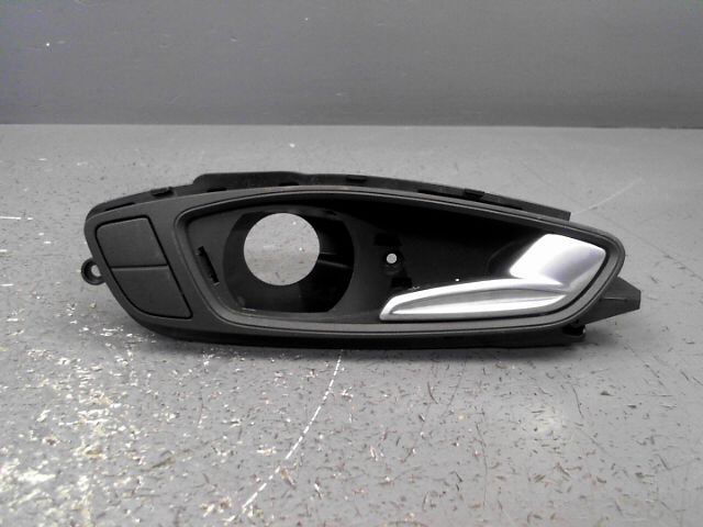Poignee interieur avant droit AUDI A1 Diesel - 1