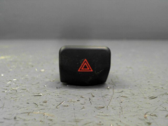 Bouton de warning NISSAN NOTE Essence - 1