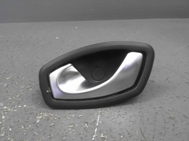 Poignee interieur avant gauche RENAULT CAPTUR Diesel - 1