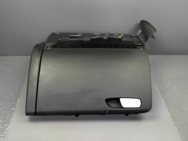 Boite a gants AUDI A4 2.0 TDi 143ch DPF Diesel - 1