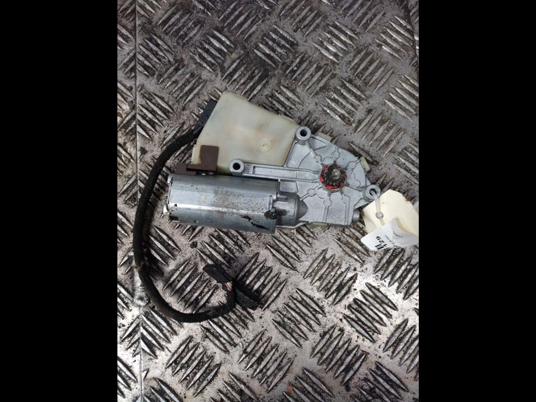 Moteur toit ouvrant AUDI A4 1 AVANT PHASE 2 BREAK  - 1