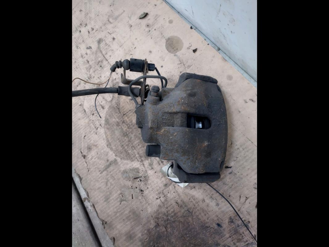 Etrier avant droit (freinage) AUDI A4 2 AVANT PHASE 2 BREAK  - 1