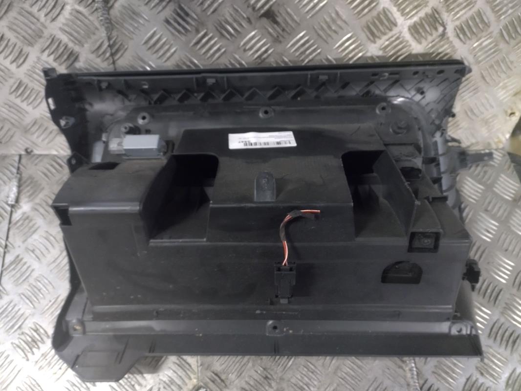 Boite a gants VOLKSWAGEN GOLF 5  - 1