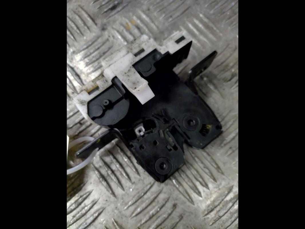 Serrure de coffre RENAULT CLIO 3 PHASE 1  - 1