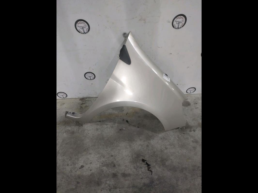 Aile avant droit RENAULT CLIO 3 PHASE 1  - 1
