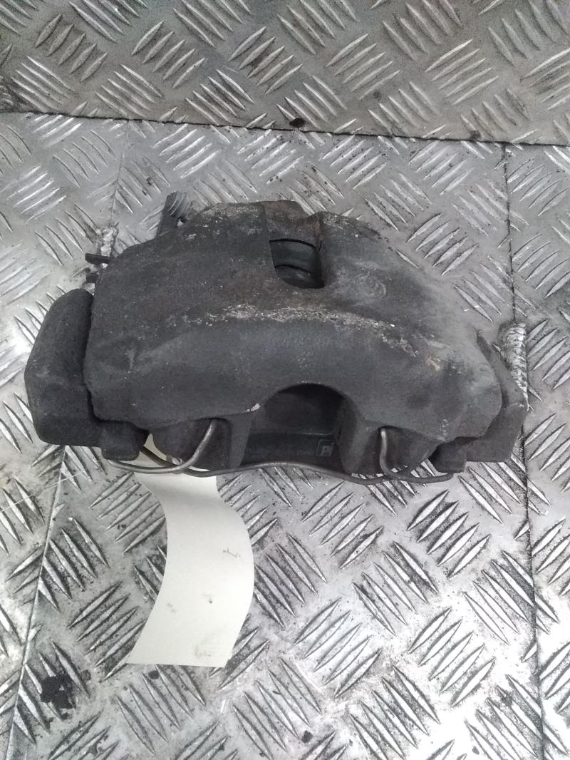 Etrier avant droit (freinage) AUDI A6 2 AVANT PHASE 1 BREAK  - 1