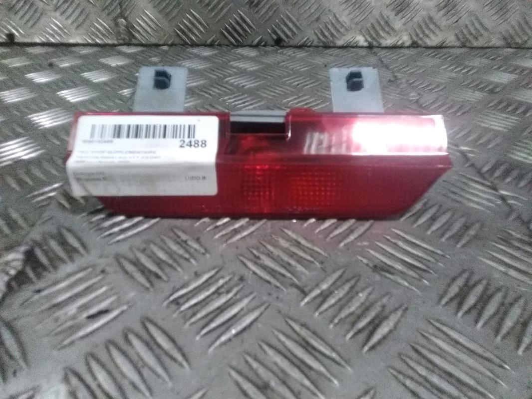 Feu arriere stop central TOYOTA RAV4 2 PHASE 2  - 1