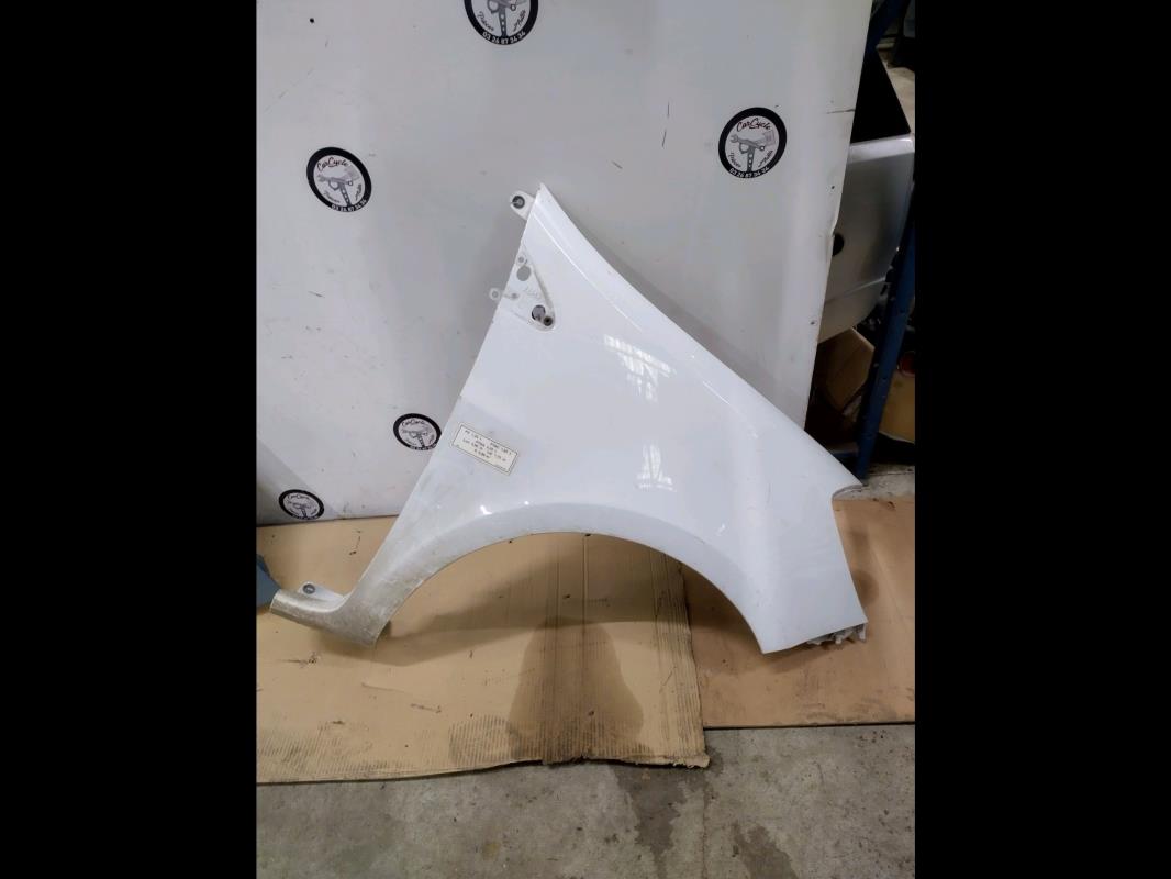 Aile avant droit RENAULT CLIO 3 PHASE 1  - 1