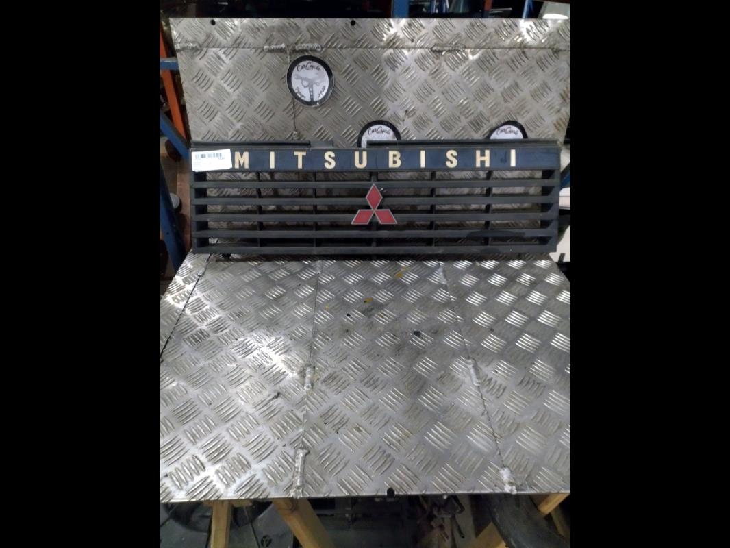Calandre MITSUBISHI PAJERO 1  - 1