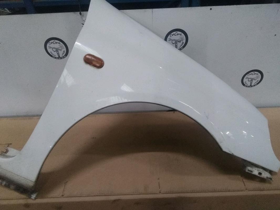 Aile avant droit RENAULT CLIO 2 PHASE 1  - 1