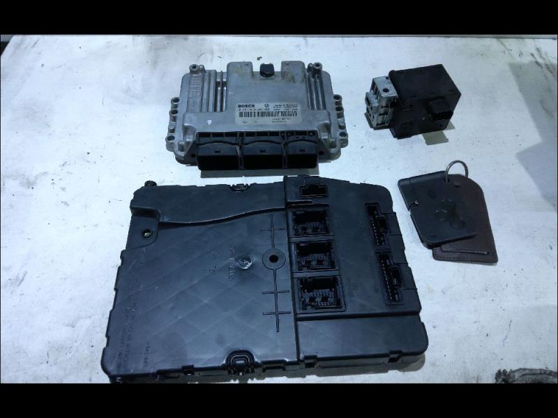Calculateur RENAULT SCENIC 2 Diesel - 1