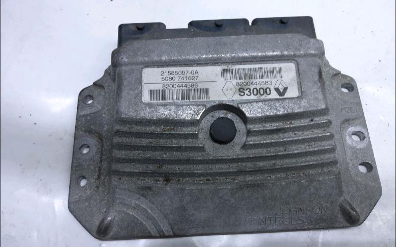Calculateur RENAULT LAGUNA 2 Essence - 1