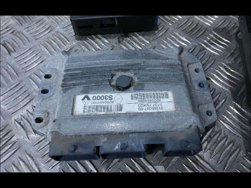 Calculateur RENAULT LAGUNA 2 Essence - 1